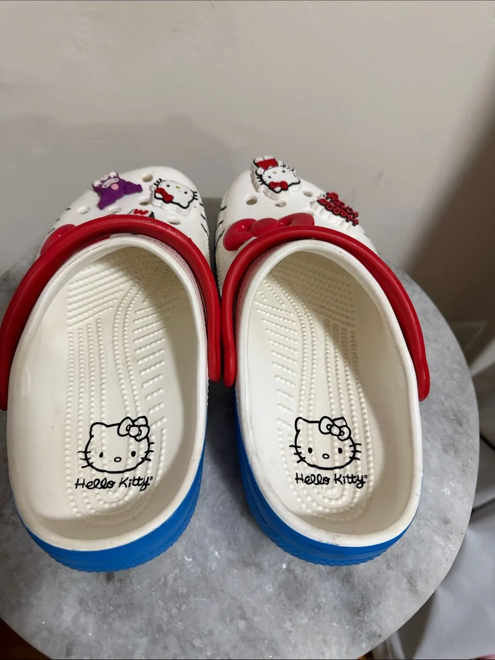 CROCS Kids White Red Blue Hello Kitty Clogs - Picture 3 of 4